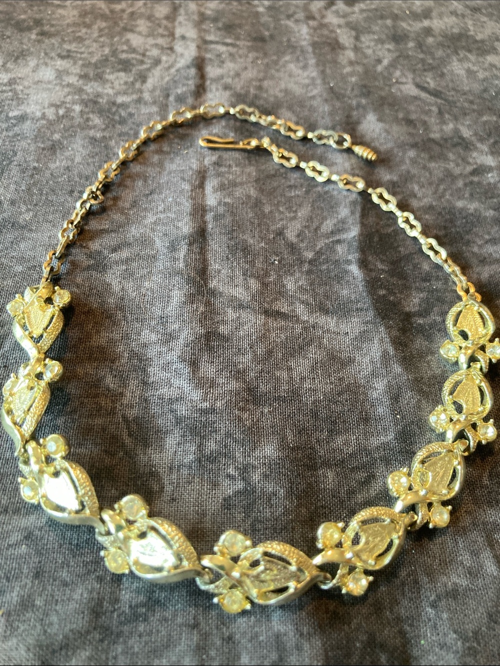 Elegant Gold-Tone Floral Link Necklace